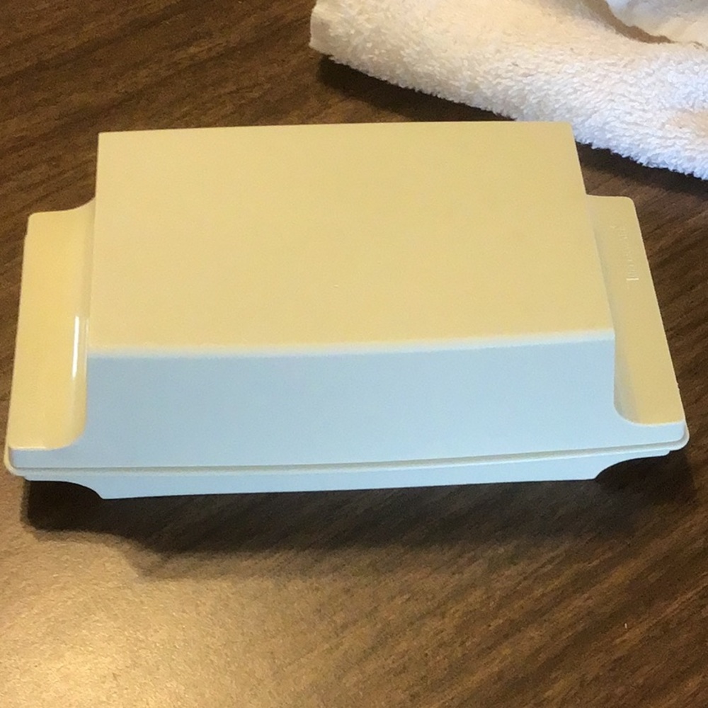 Tupperware butter server